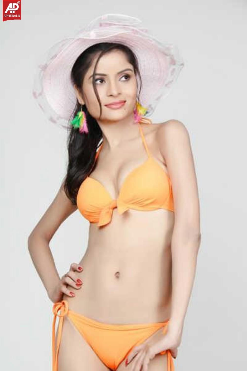 Gehana Vasisth Hot Navel Stills