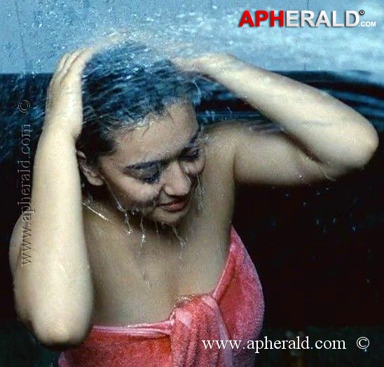 Hansika Hot Navel Stills