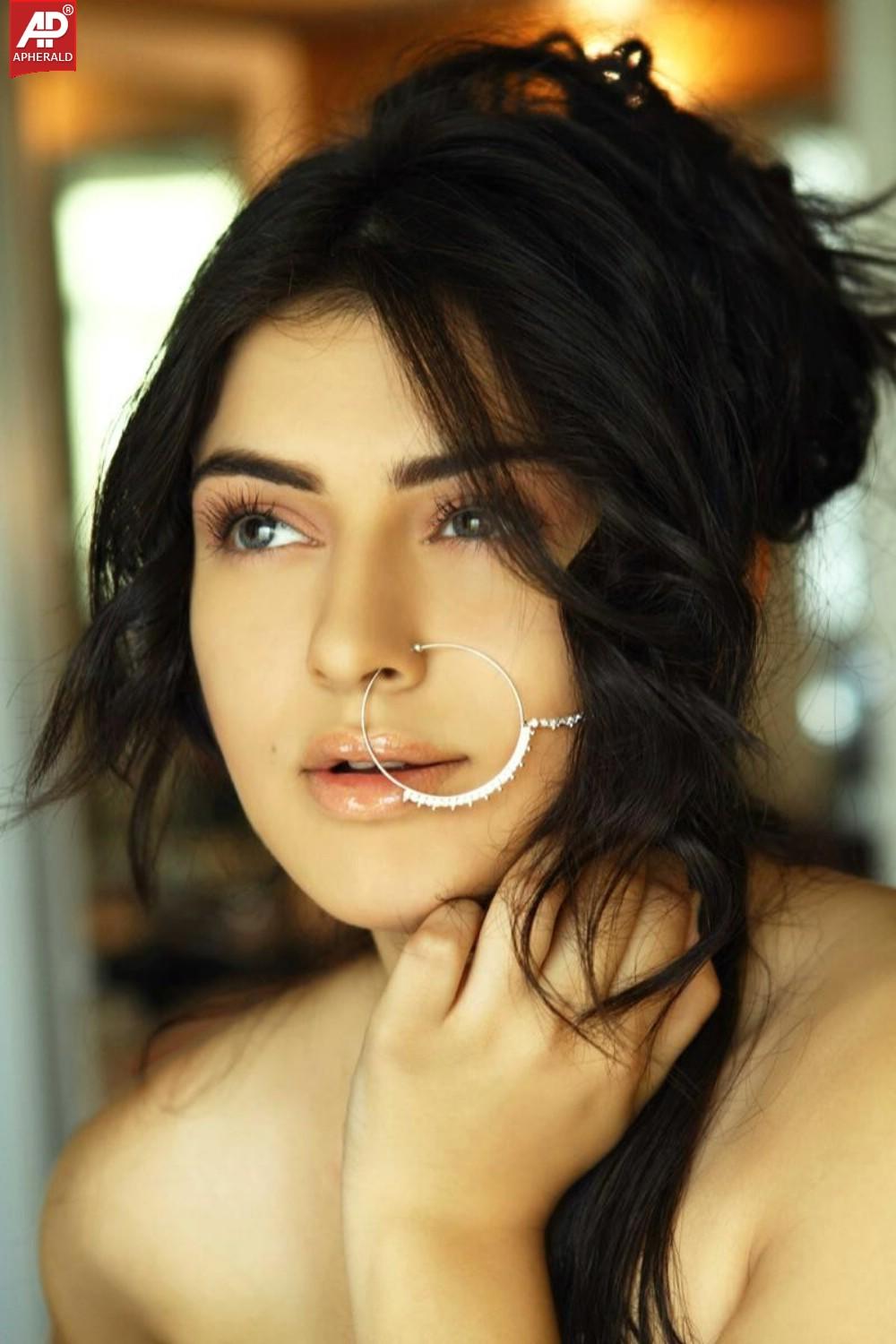 Hansika Motwani Hot Photo Stills