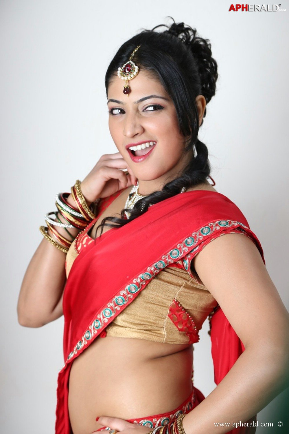 Hari Priya Hot Photos in Galaata Movie