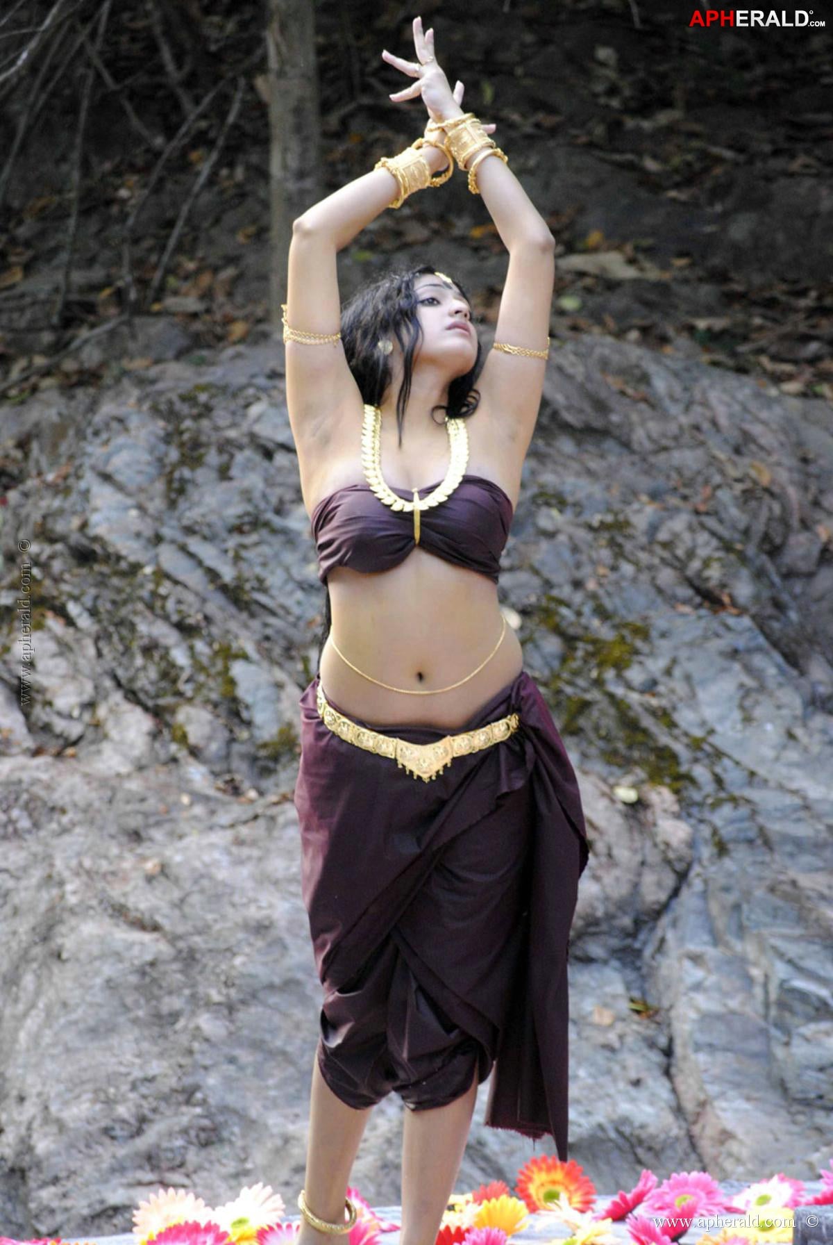 Haripriya Hot Photos