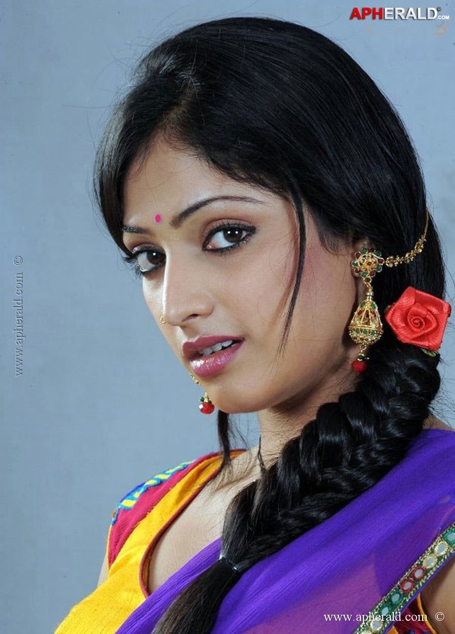 Haripriya Hot Photos
