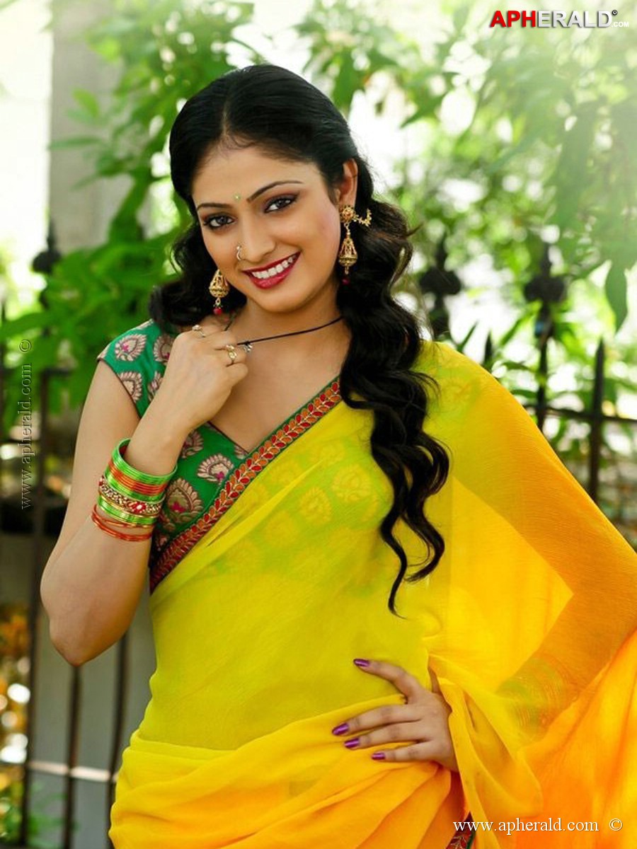 Haripriya Hot Photos