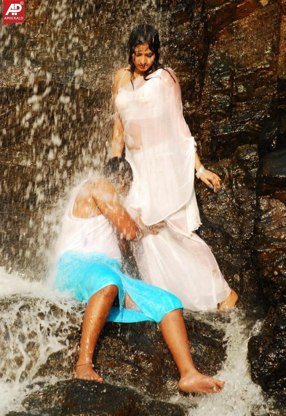 Haripriya Hot Wet Photos