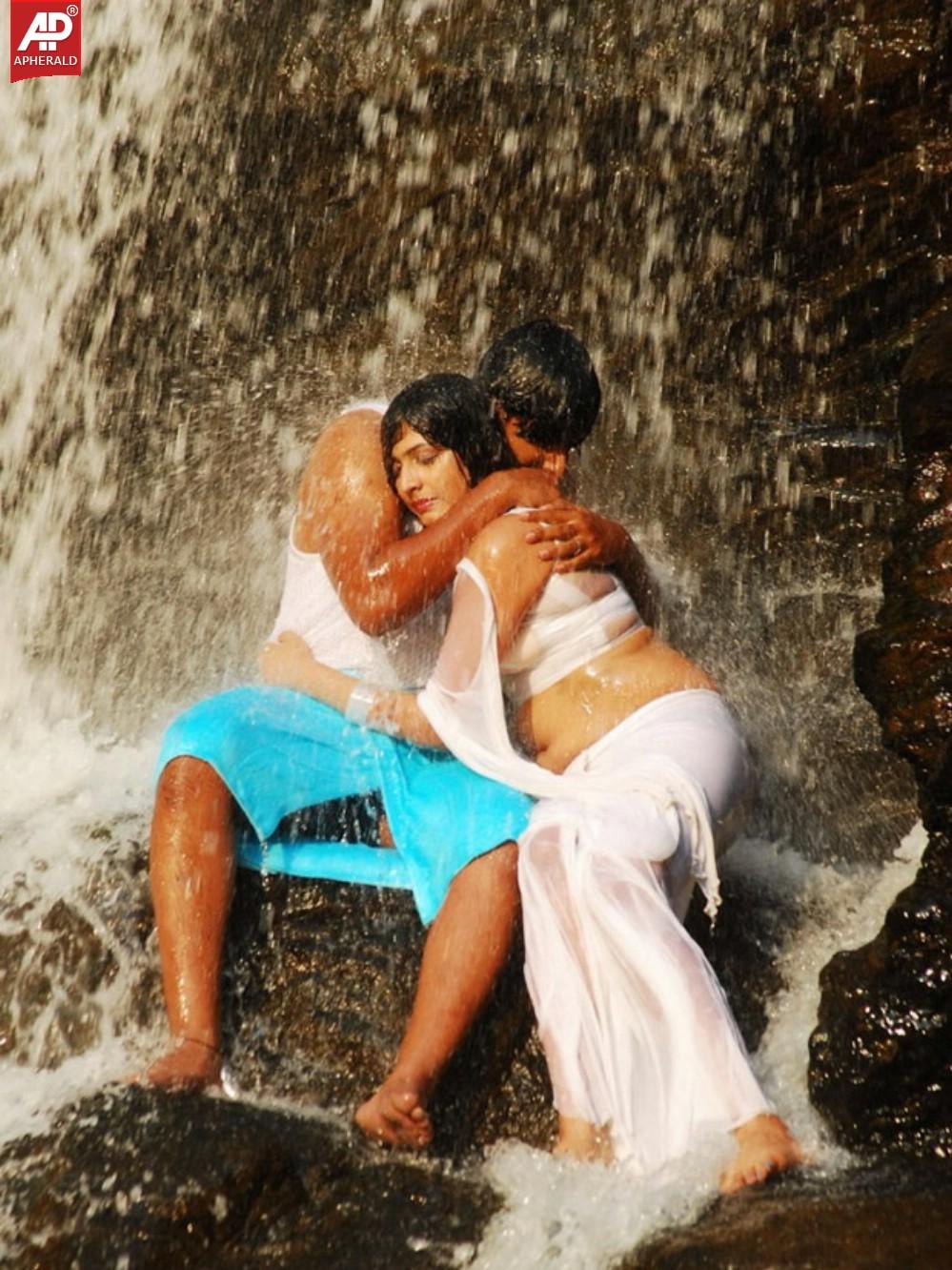 Haripriya Hot Wet Photos