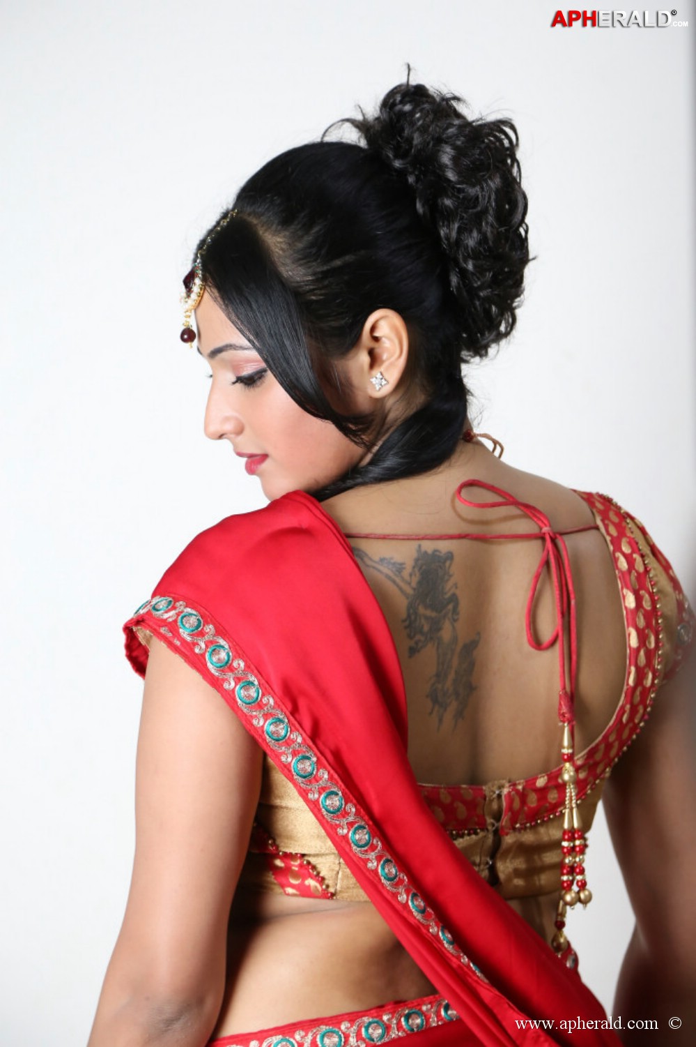 Haripriya Latest Hot Photos