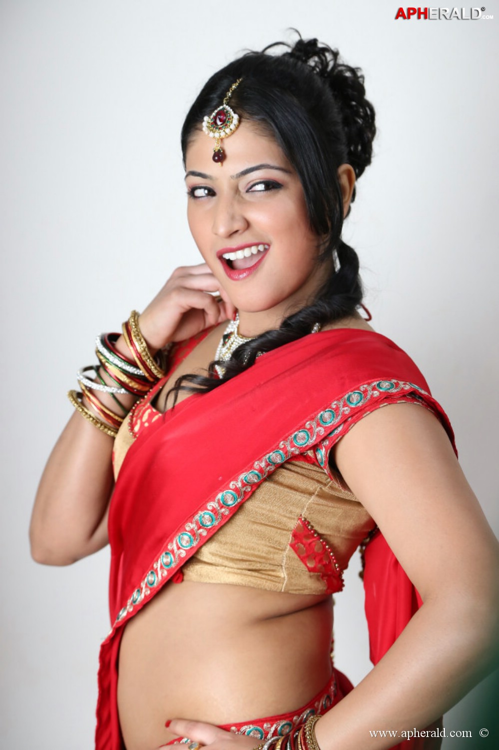 Haripriya Latest Hot Photos