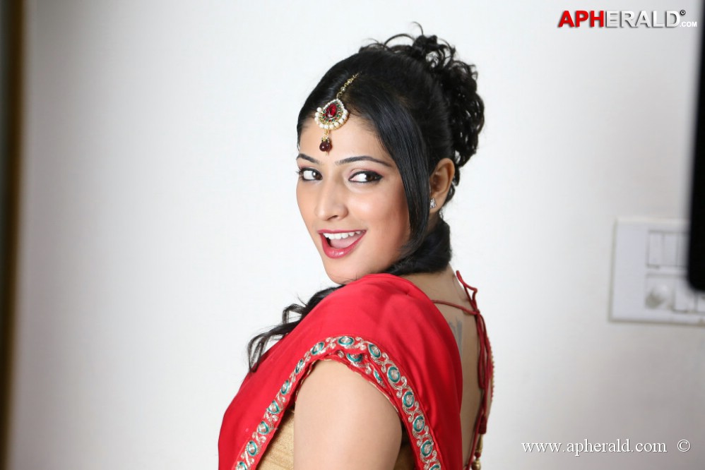 Haripriya Latest Hot Photos