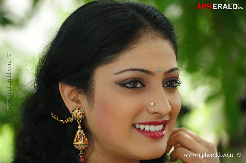 Haripriya Hot Navel Images