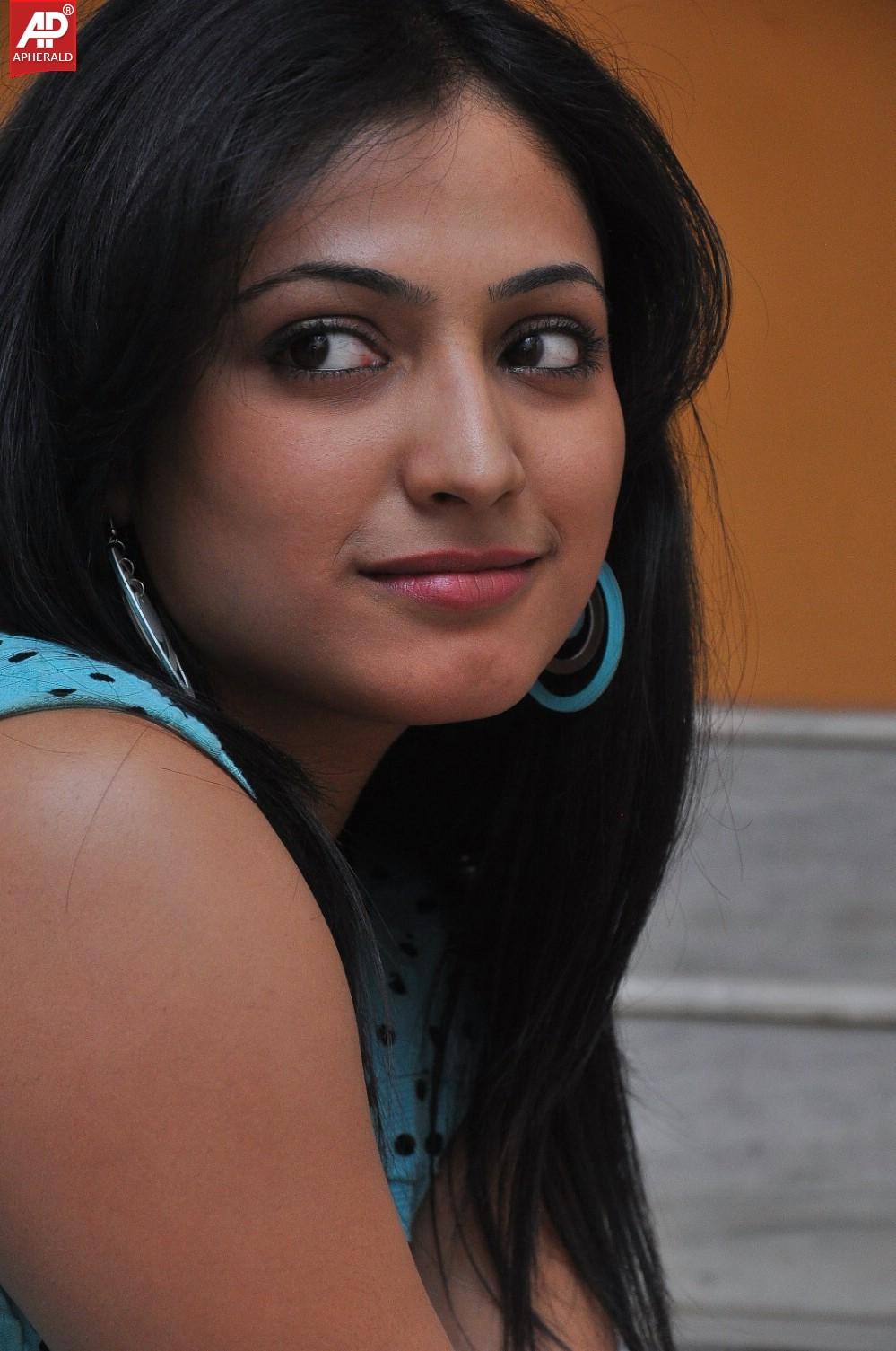 Haripriya New Hot Images