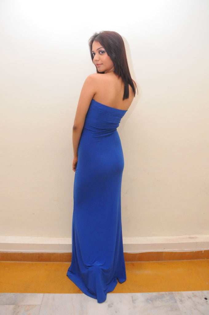 Henna Chopra Hot Stills