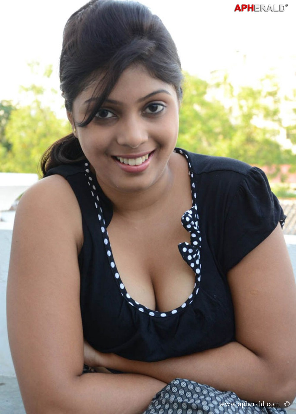hot actress navel stills