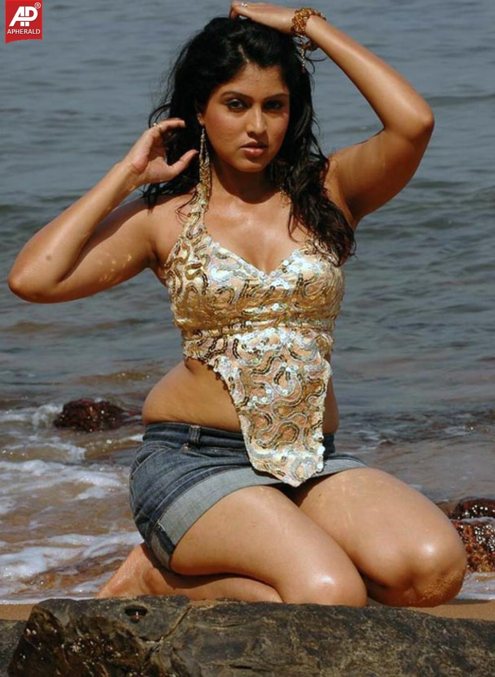 Hot Heroines in Beach Side Photos