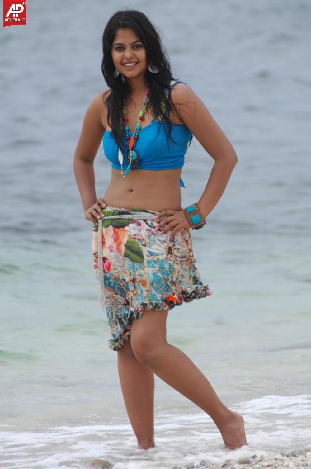 Hot Heroines in Beach Side Photos