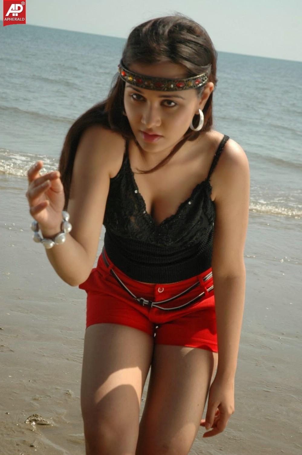 Hot Heroines in Beach Side Photos