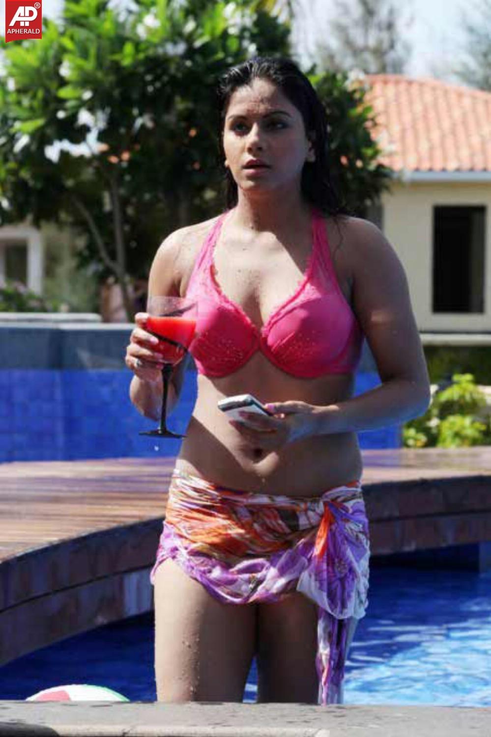 Indian Actress Hot Navel Show