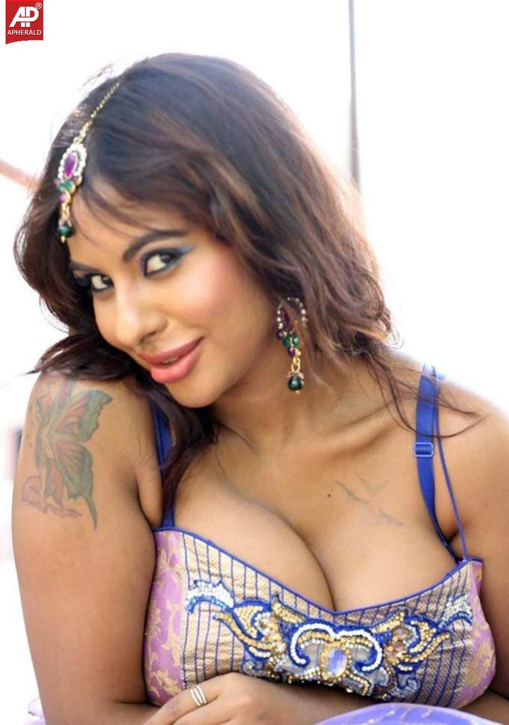 Indian Actress Hot Navel Show