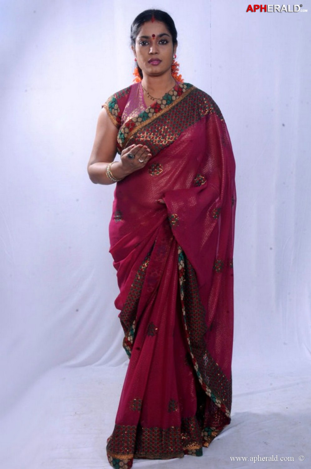 Jayavani Aunty Hot In Sraee Stills