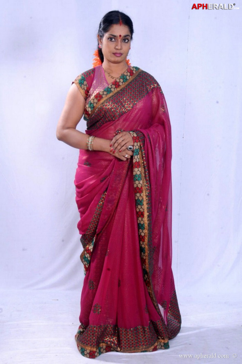 Jayavani Aunty Hot In Sraee Stills