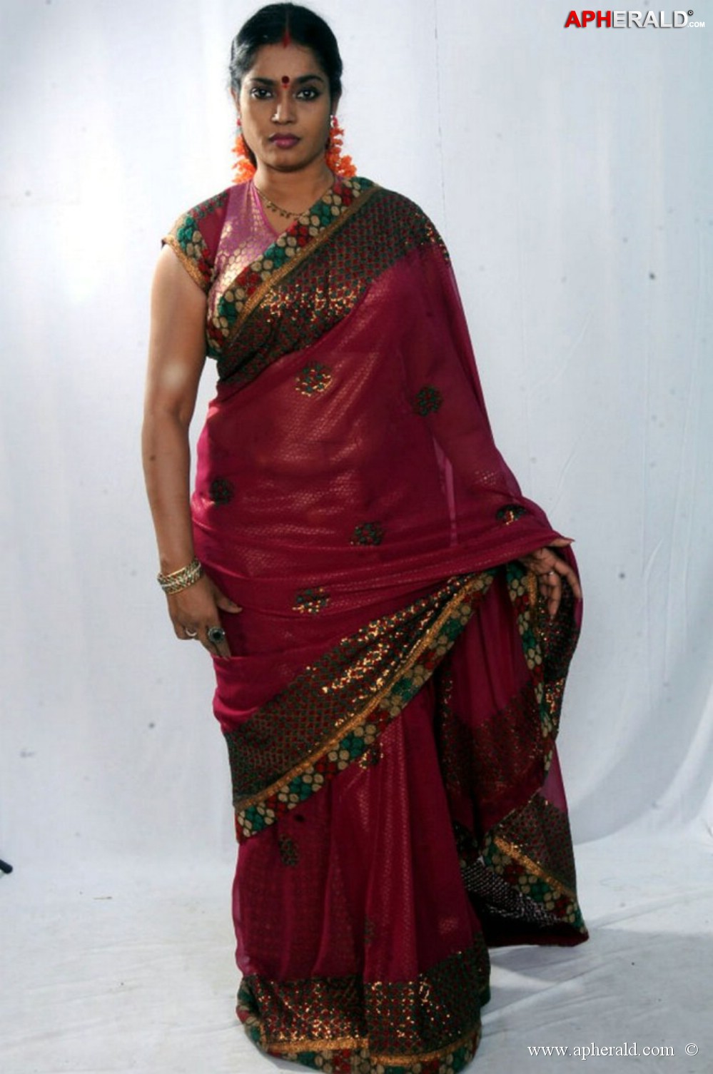 Jayavani Aunty Hot In Sraee Stills