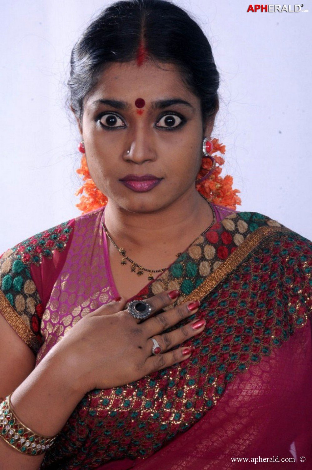 Jayavani Aunty Hot In Sraee Stills