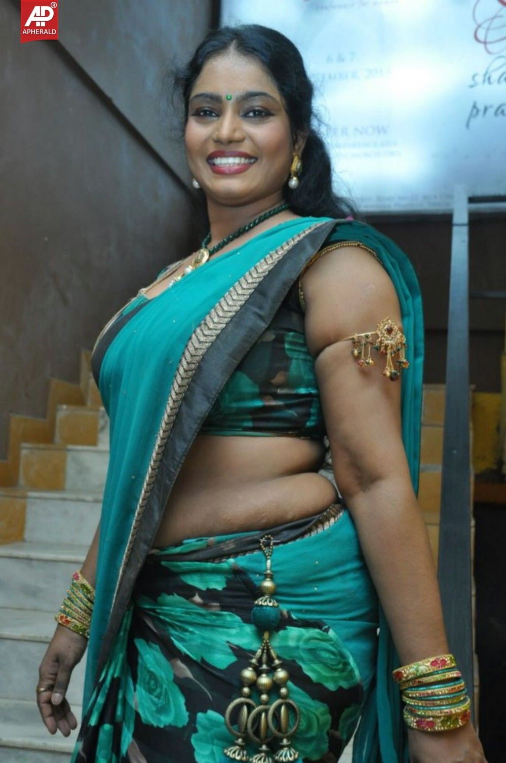 Jayavani hot saree photos