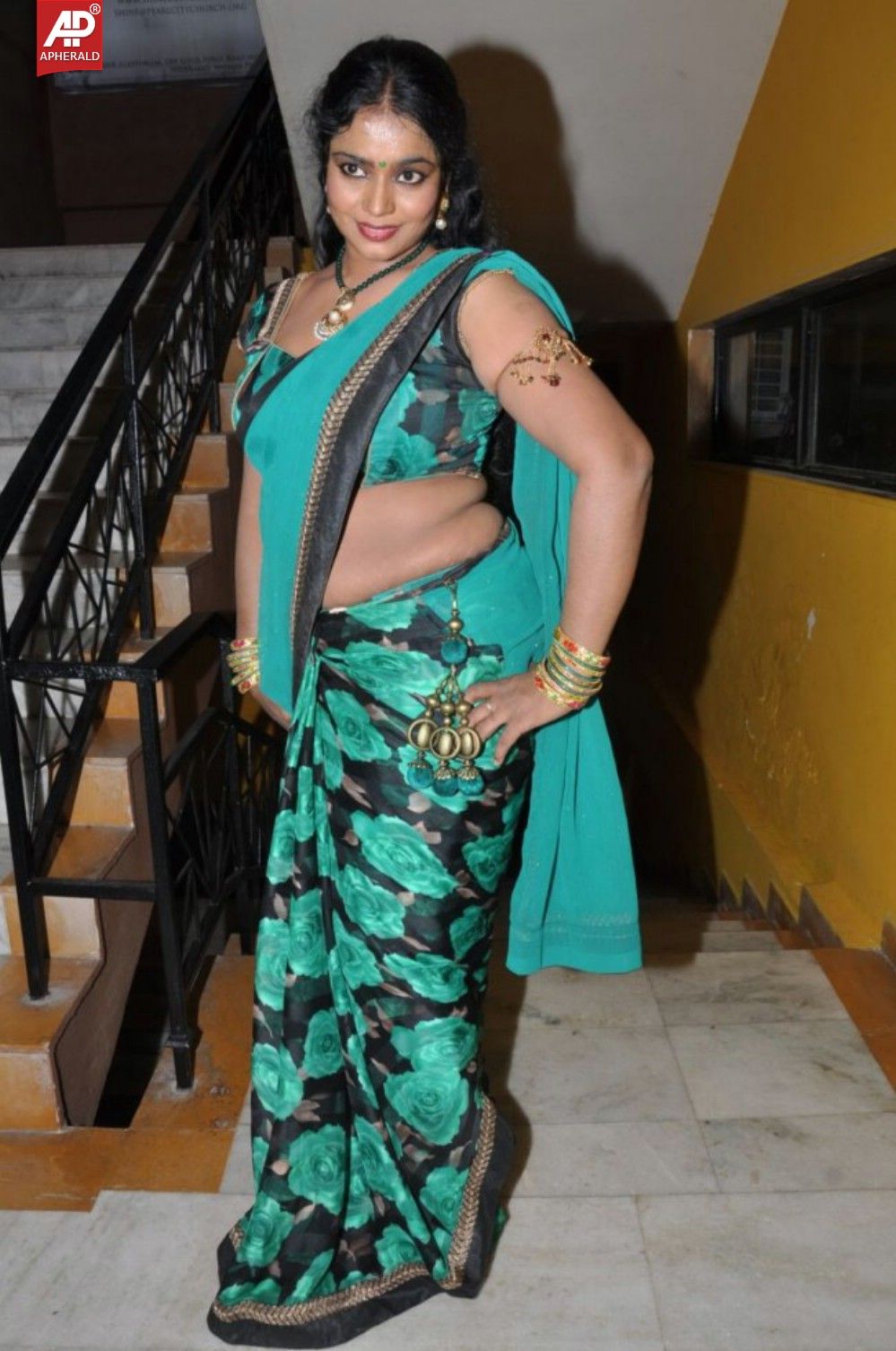 Jayavani hot saree photos