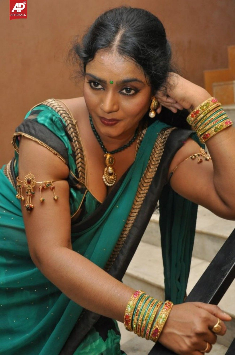 Jayavani hot saree photos