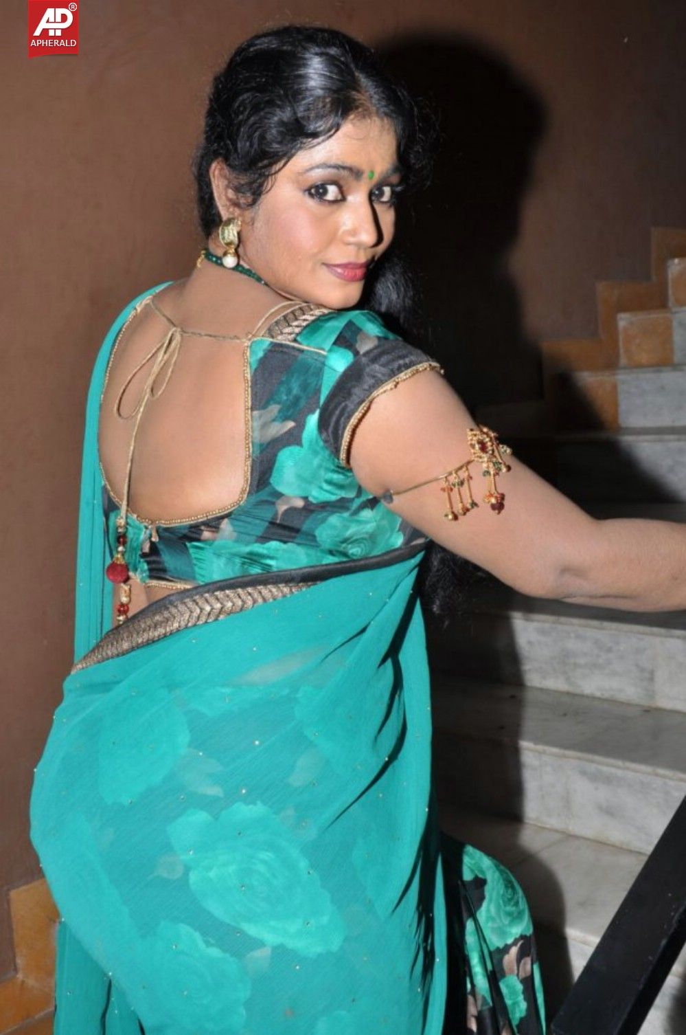 Jayavani hot saree photos