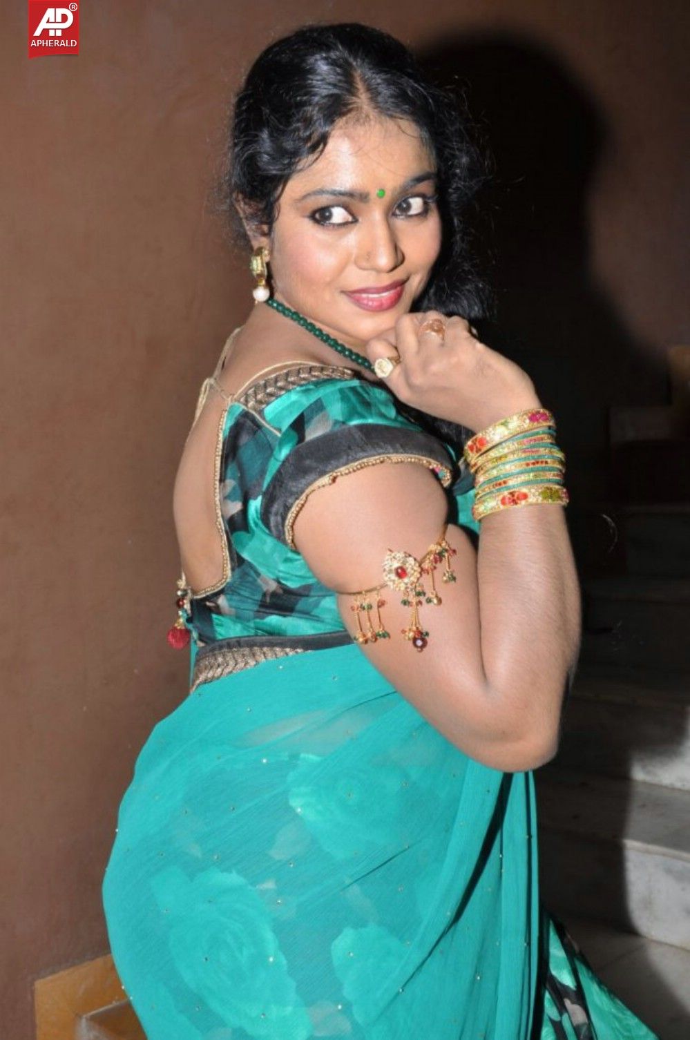 Jayavani hot saree photos