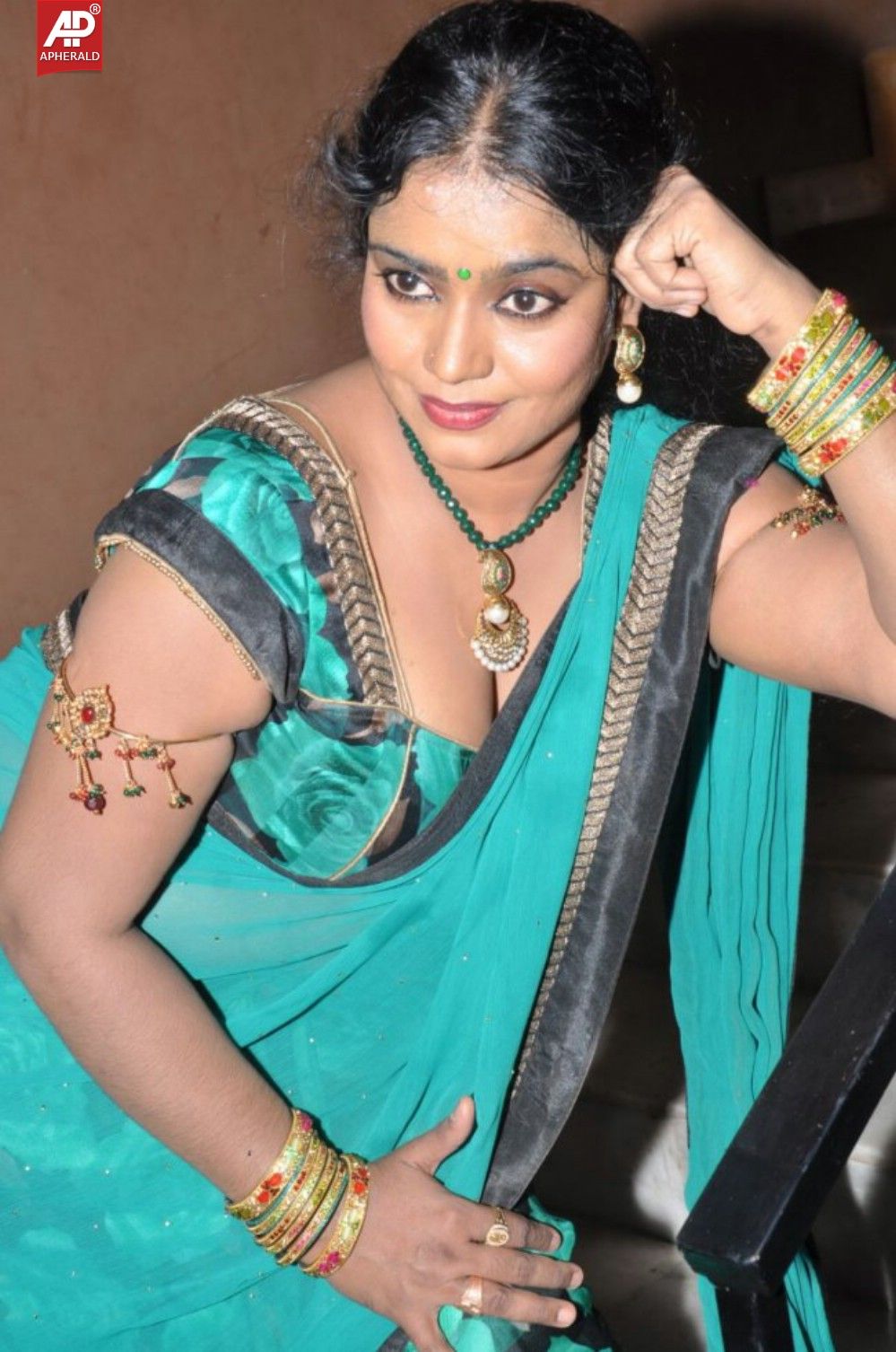 Jayavani hot saree photos