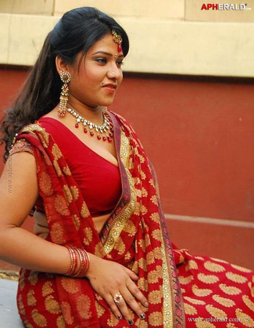 Jyothi Hot Navel Gallery