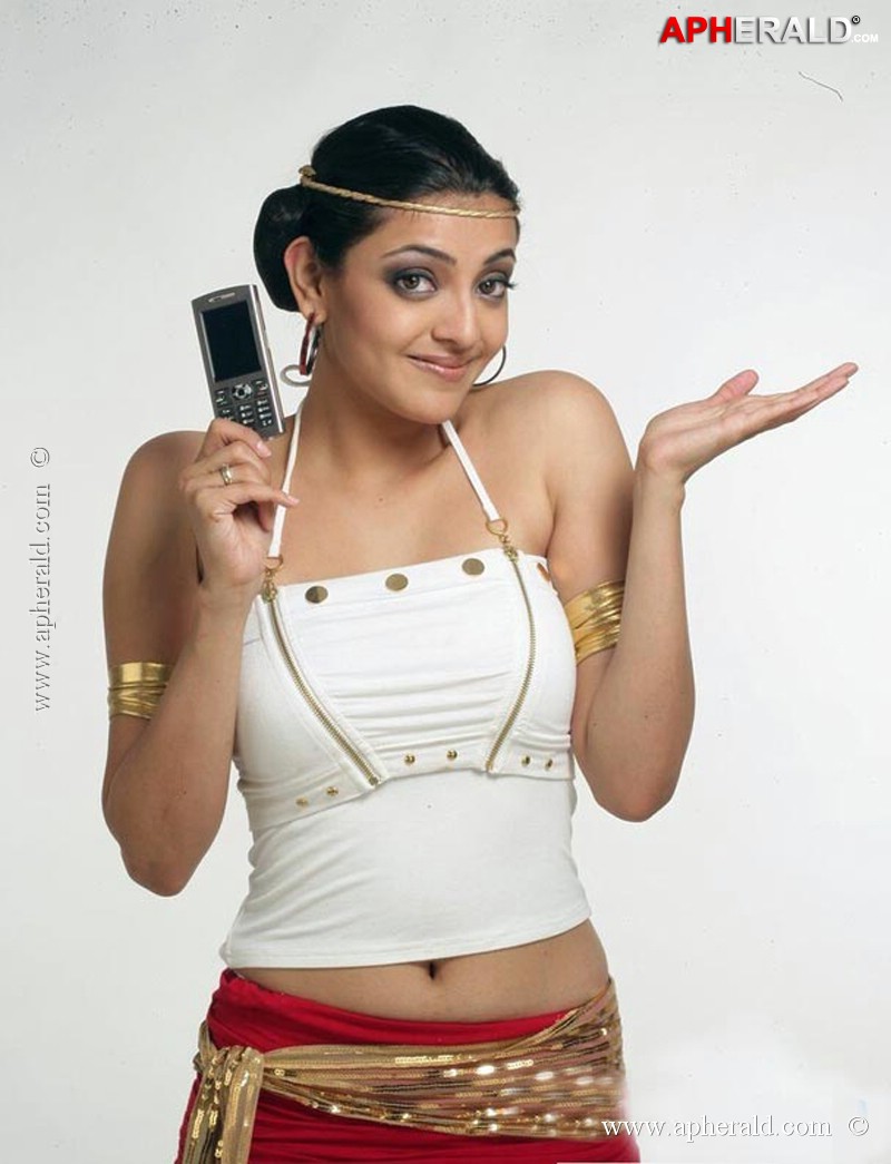 Kajal Hot Navel Show