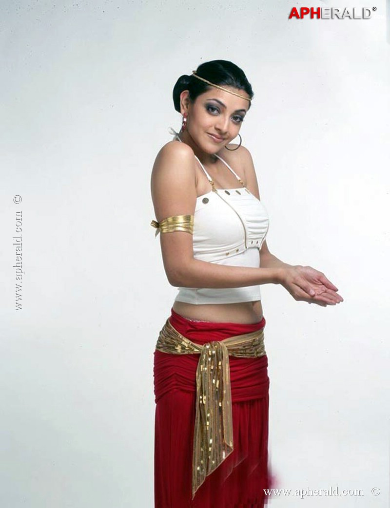 Kajal Hot Navel Show