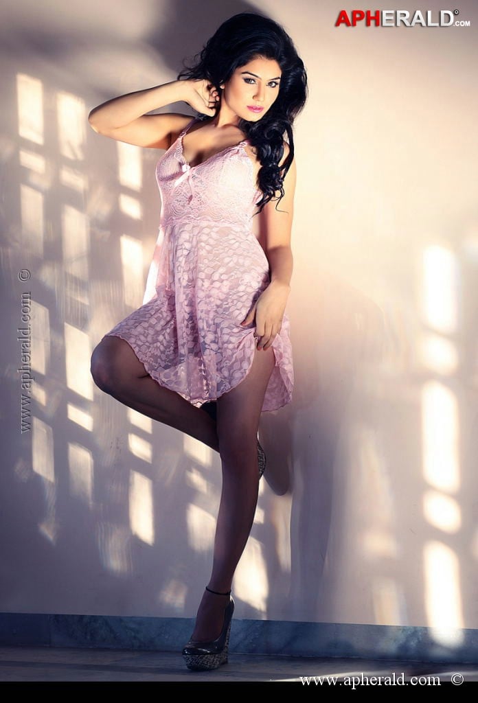 Kangana Sharma Spicy Photos