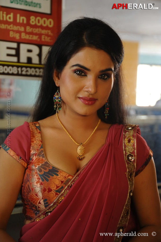 Kavya Singh Hot Pics