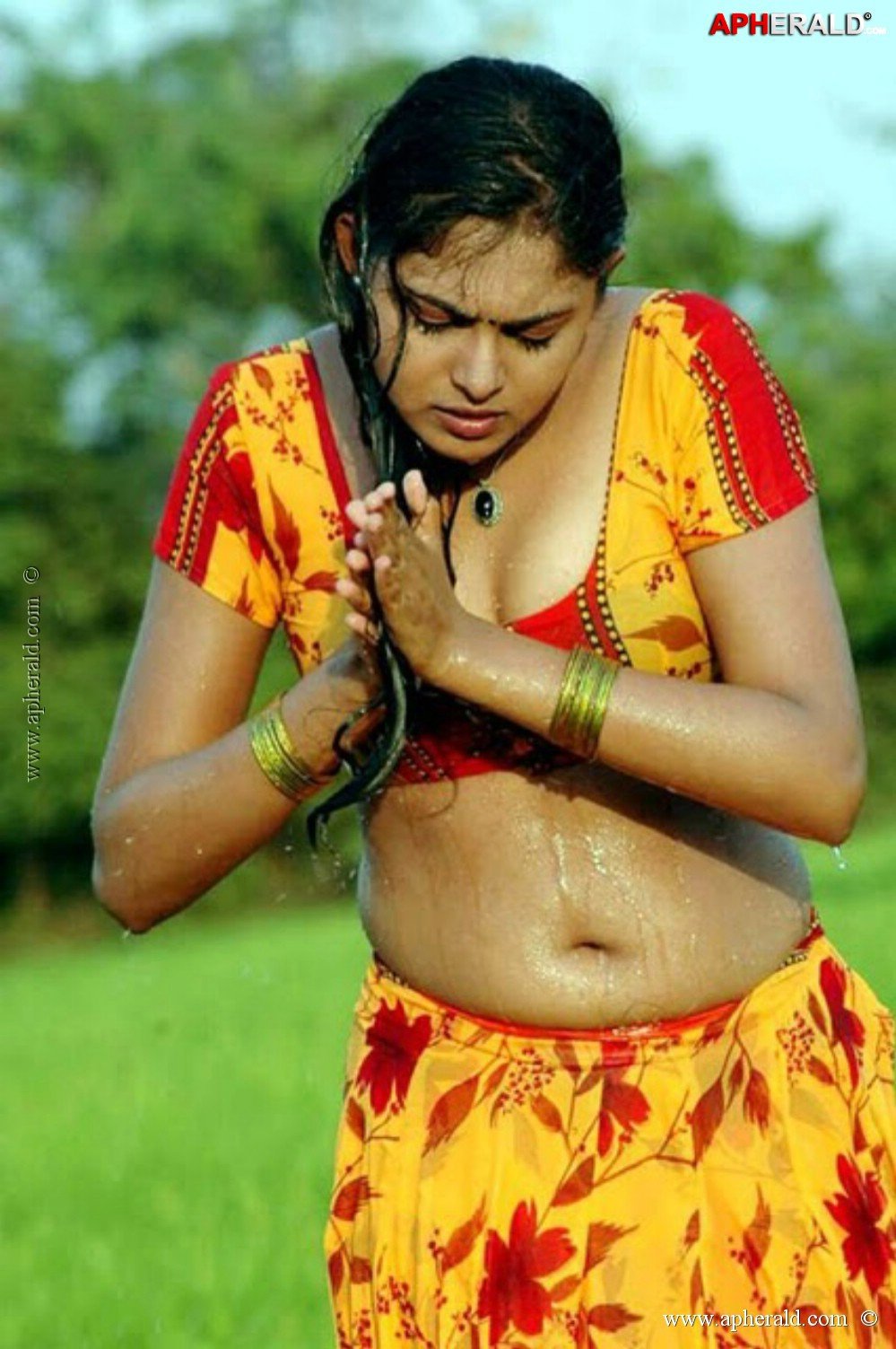 Kollywood Actress Hot Navel Pics