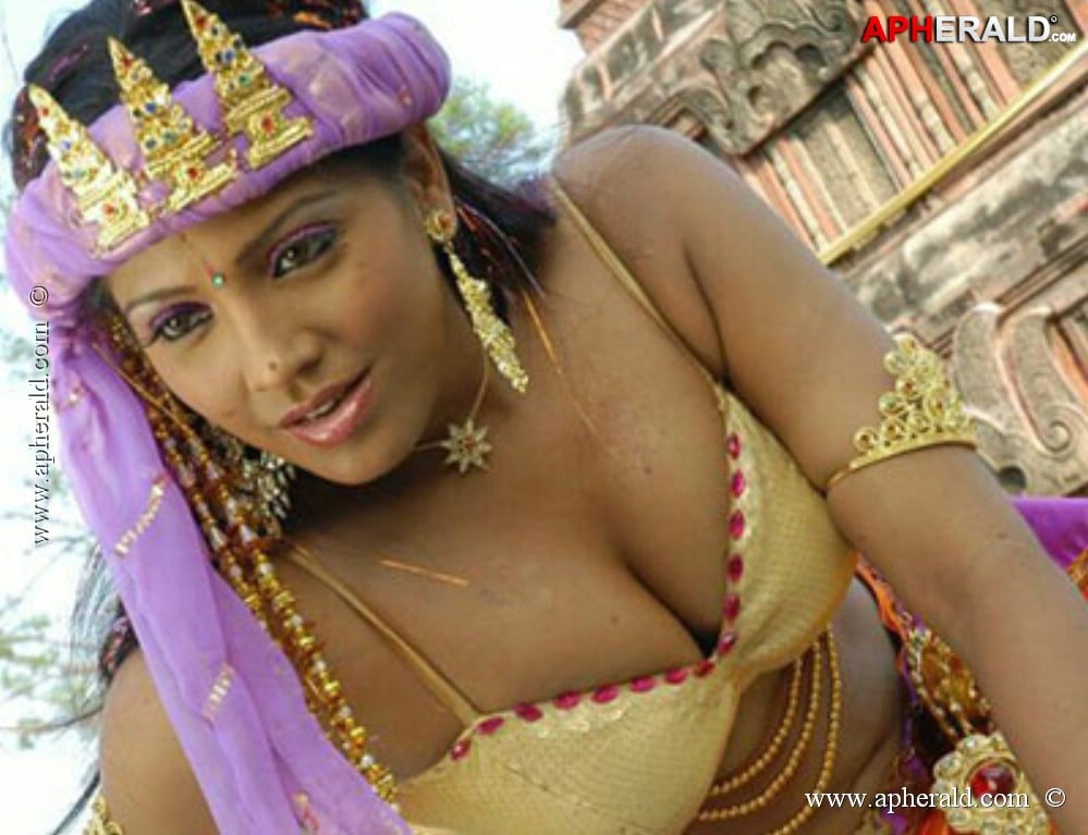 Kollywood Actress Hot Navel Pics