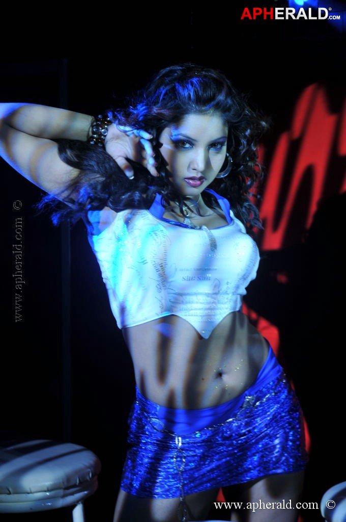 Komal Jha New Hot Pics