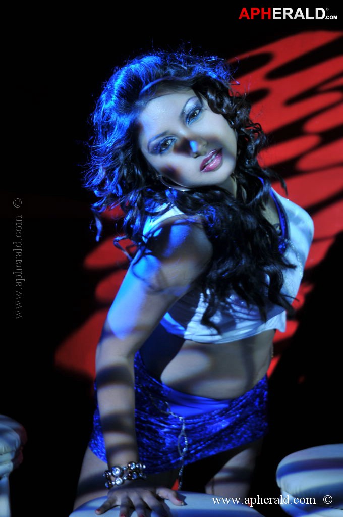 Komal Jha New Hot Pics