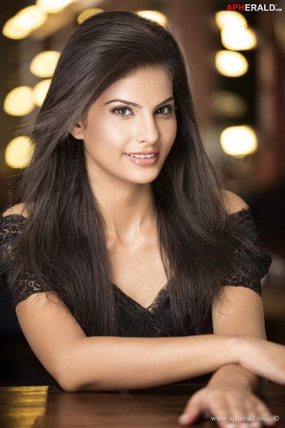 Kritika Sood Hot Stills