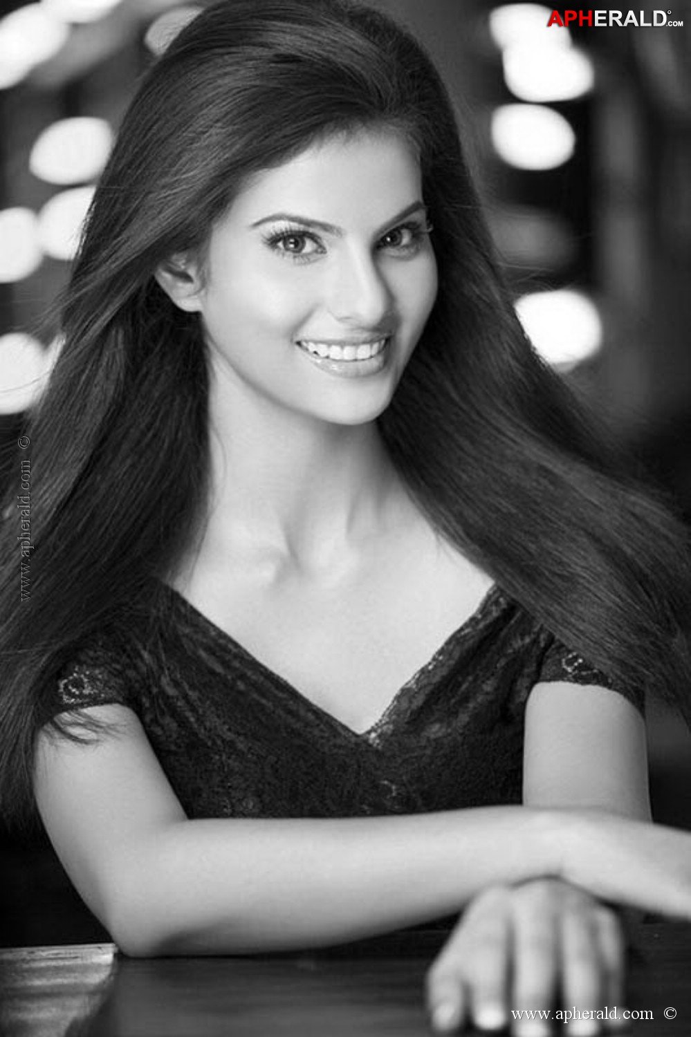 Kritika Sood Hot Stills