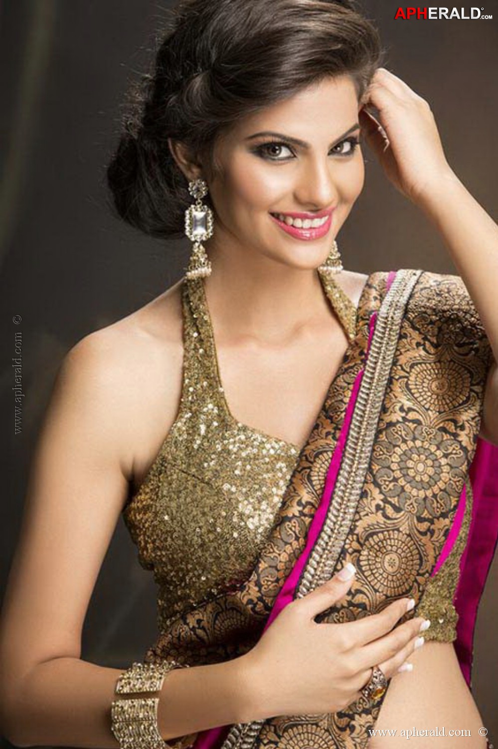 Kritika Sood Hot Stills