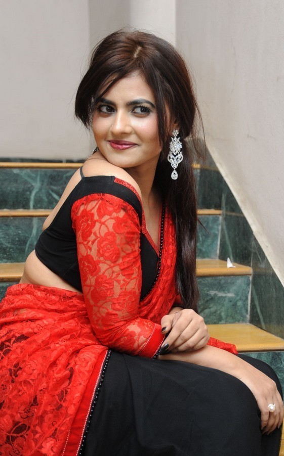 Lezlie Latest Hot Photoshoot