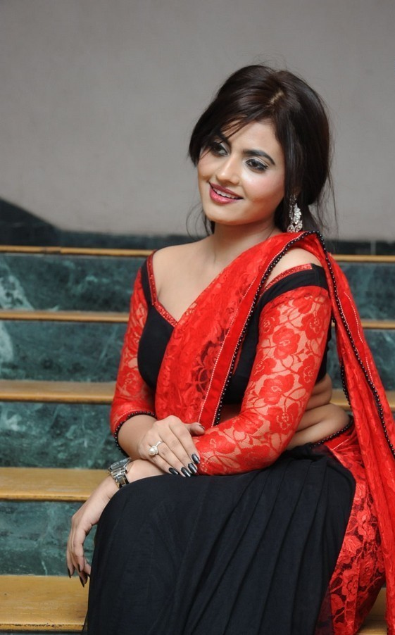 Lezlie Latest Hot Photoshoot