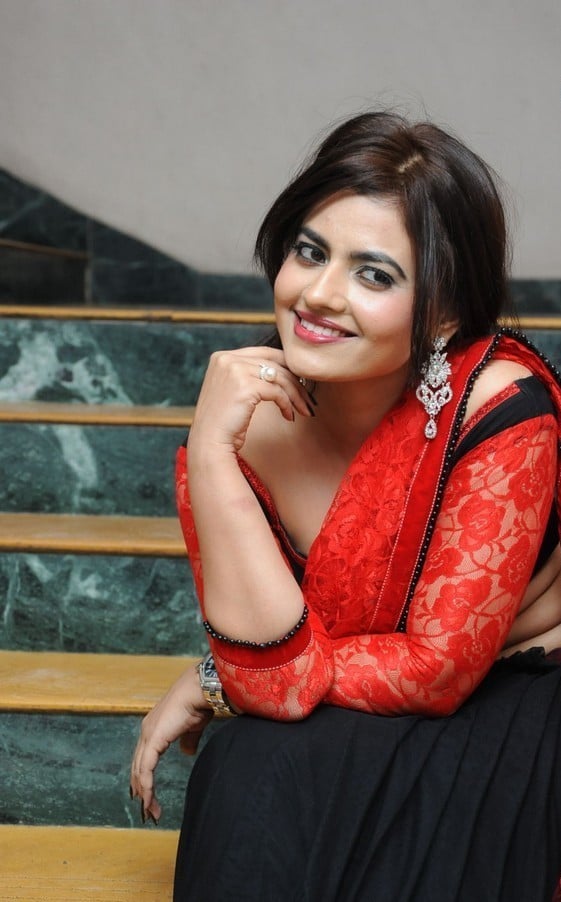 Lezlie Latest Hot Photoshoot