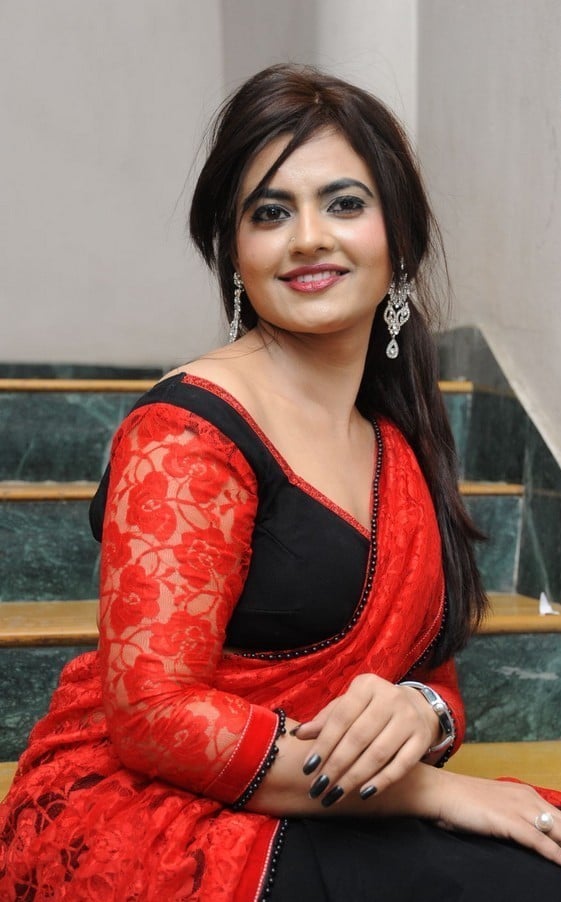 Lezlie Latest Hot Photoshoot