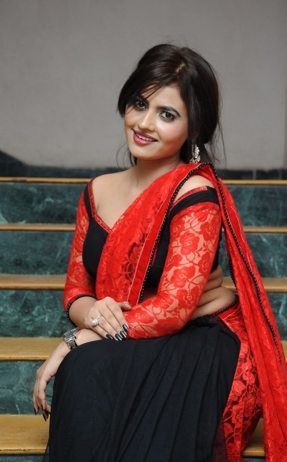 Lezlie Latest Hot Photoshoot