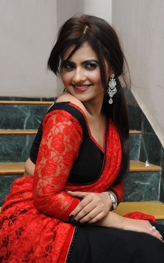 Lezlie Latest Hot Photoshoot