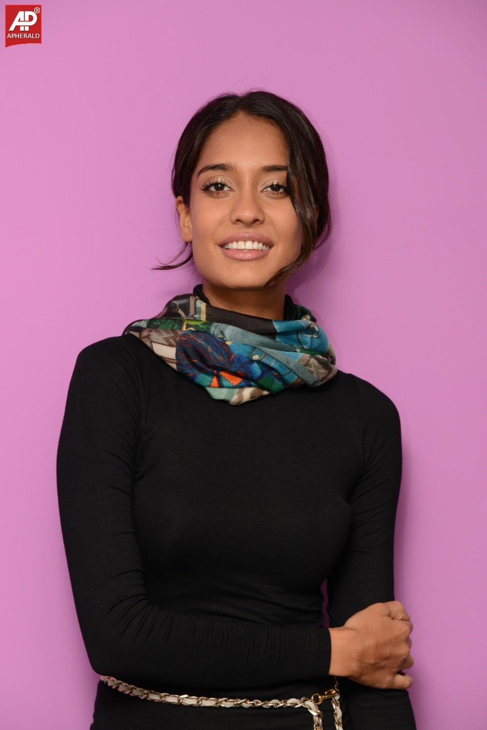 Lisa Haydon Hot Navel Photos